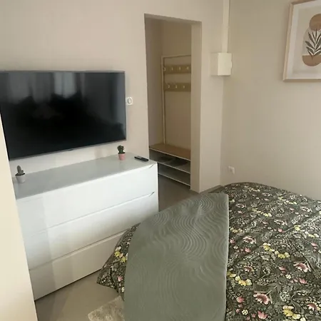 Avec Terrasse Apartment *